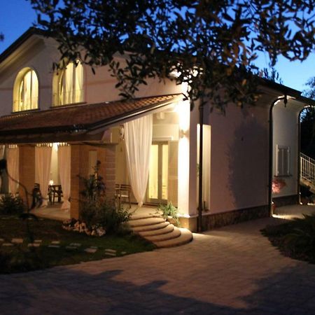 I Salici Villa Marina di Massa Kültér fotó