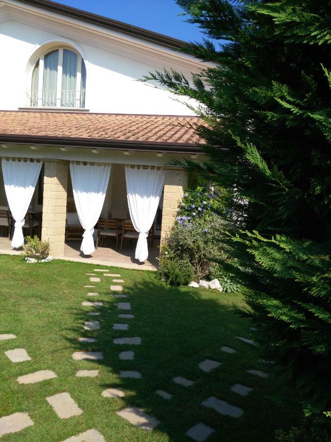 I Salici Villa Marina di Massa Kültér fotó