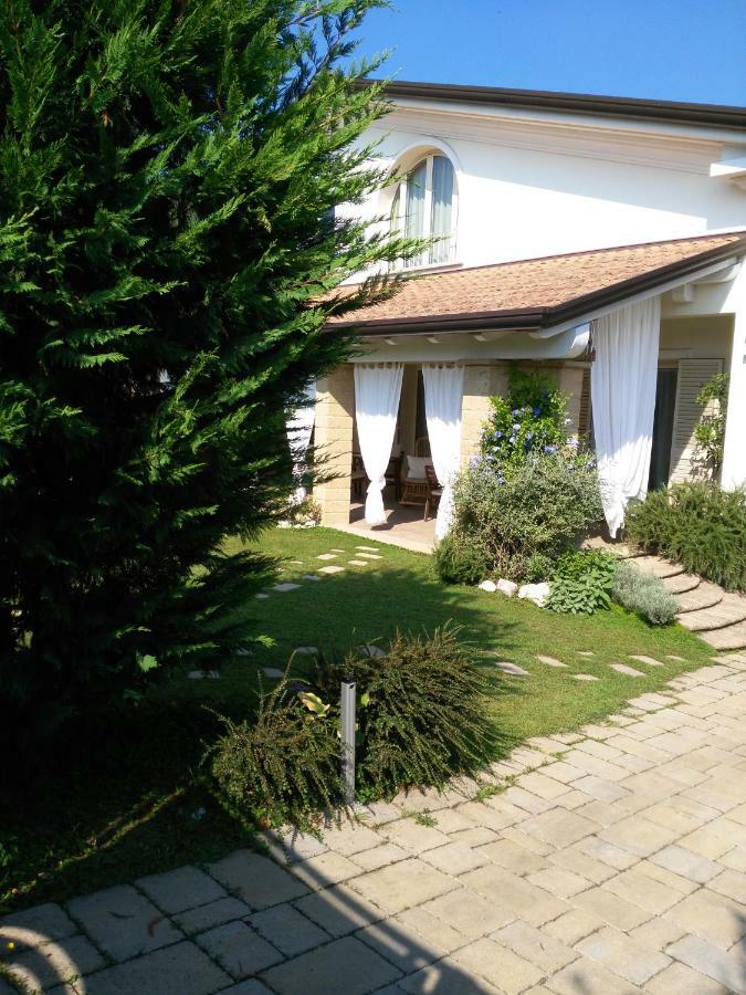 I Salici Villa Marina di Massa Kültér fotó